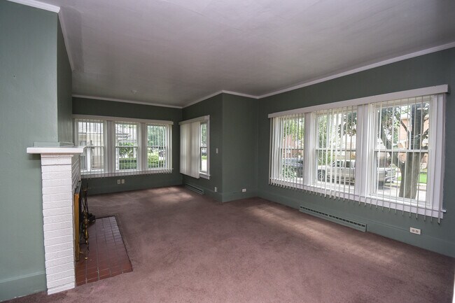 Building Photo - 426 Hull Ct