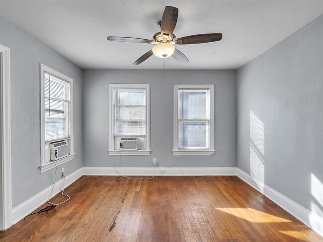 Foto del edificio - 5019 Avenue M 1/2