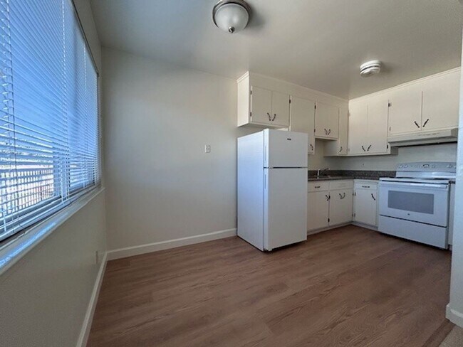 Building Photo - Discover this well-maintained 2-bedroom, 1-bath apartment in Richmond Annex