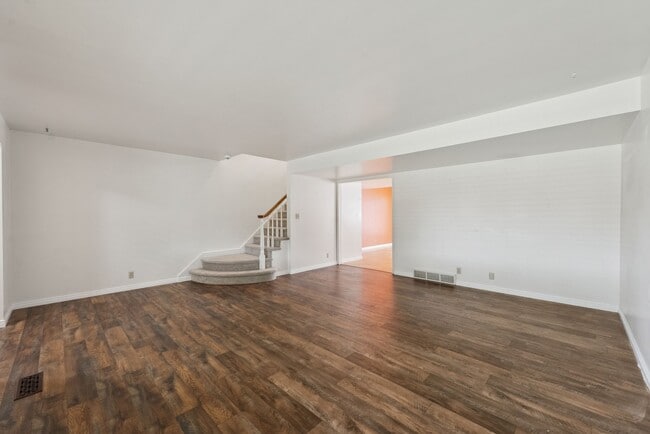 Building Photo - 829 Three Fountains Dr
