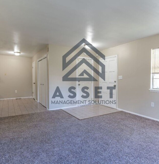 Building Photo - Tulsa Duplex