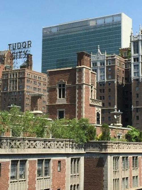 Foto del edificio - 302 E 41st St