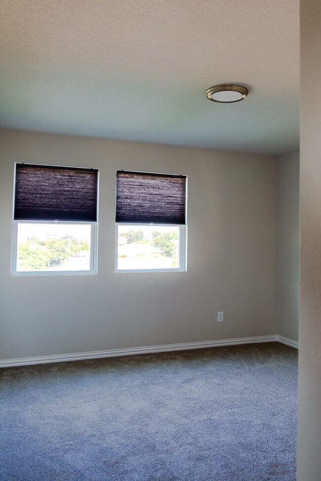 Foto del edificio - 856 Sims Legacy Ln