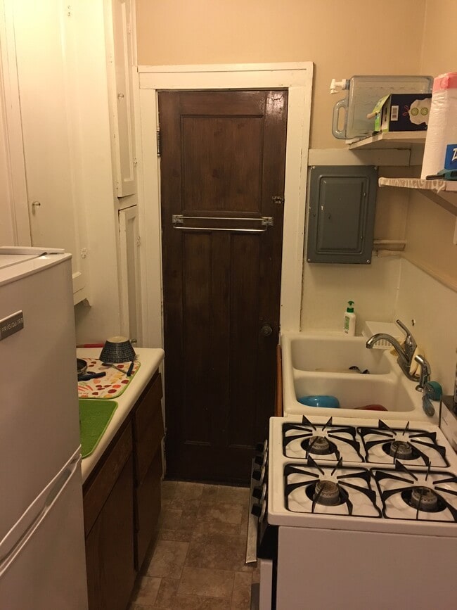 Building Photo - 741 Melrose Ave