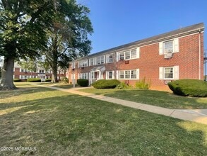 Building Photo - 52 Stonehurst Blvd