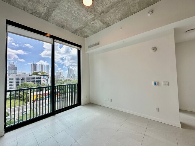 Foto del edificio - 120 NW 31st St