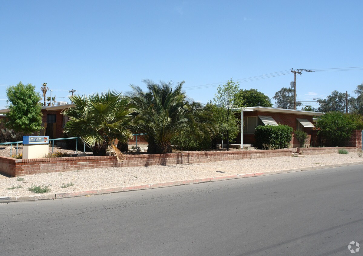 Primary Photo - 1802-1804 E Lester St