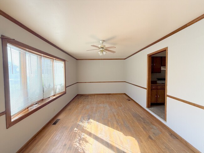 Foto del edificio - 3811 Lakeview Dr NW