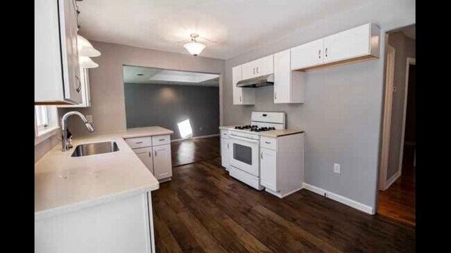 Foto del edificio - 4632 Pershing Ave