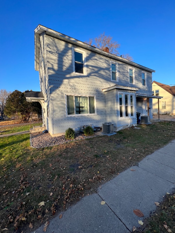 Primary Photo - 922 7th St E