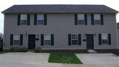 Building Photo - 332 E Oak St