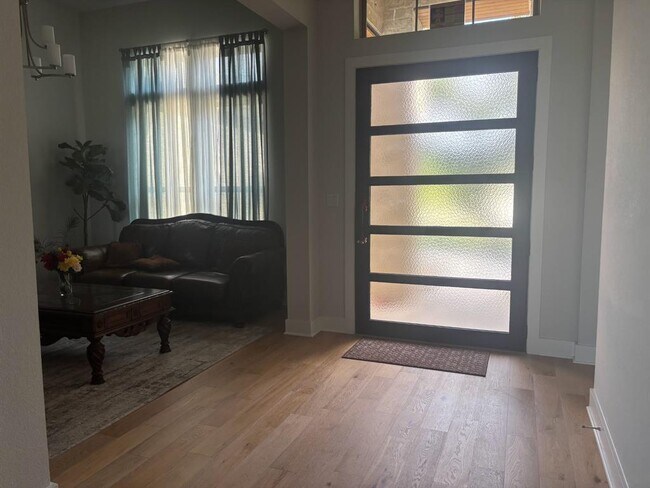 Foto del edificio - 205 Spence Ln