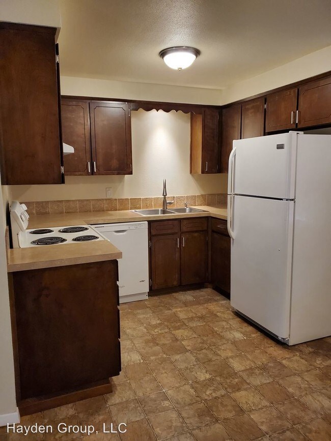 Foto del edificio - 2 br, 1 bath Apartment - 3130 Brittany Drive