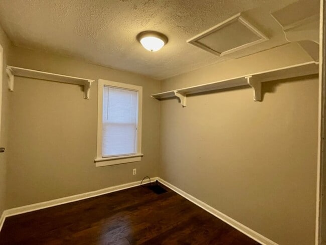 Building Photo - Charming 2-Bedroom Home in Godwin Heights ...