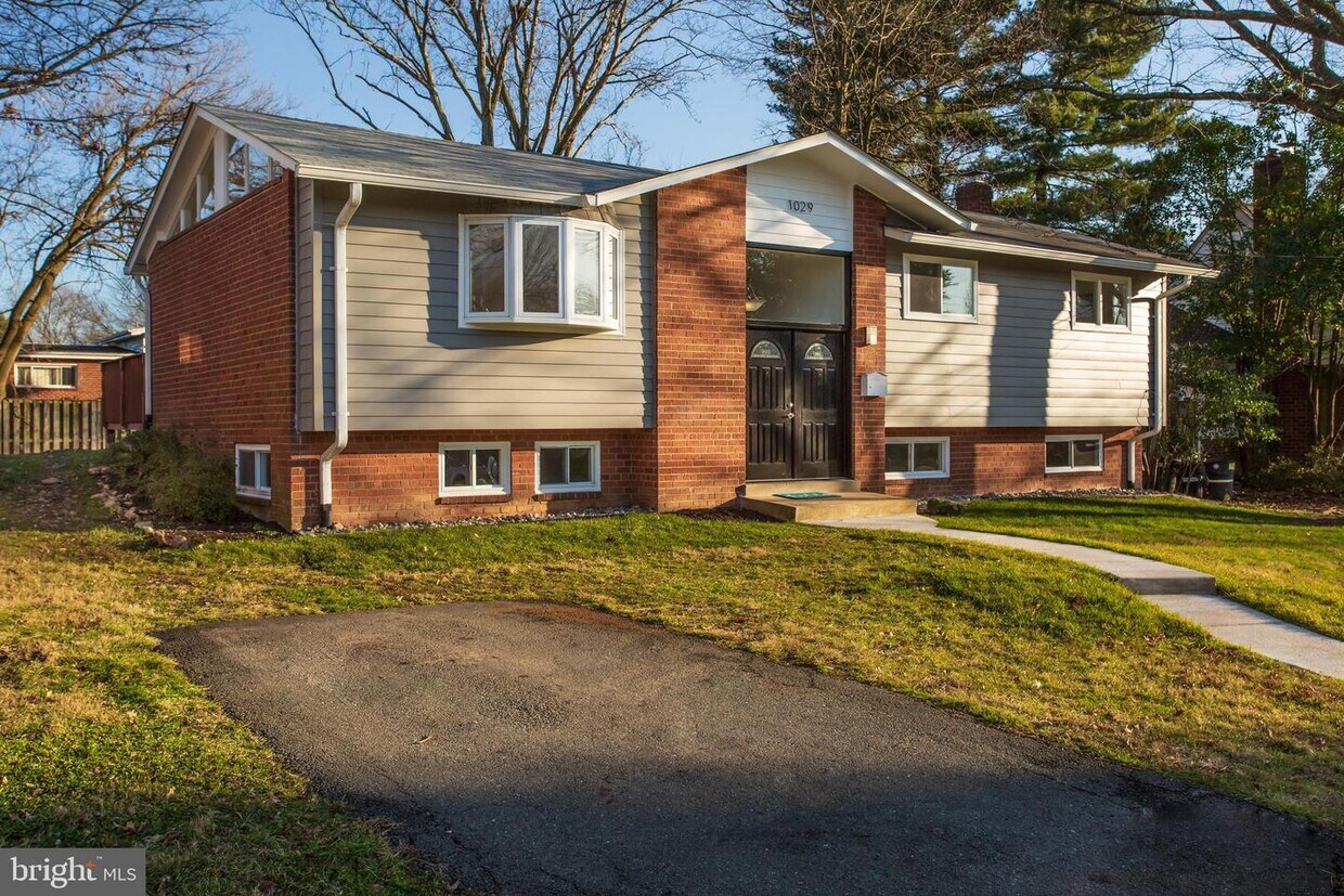 Foto principal - 1029 N Pegram St