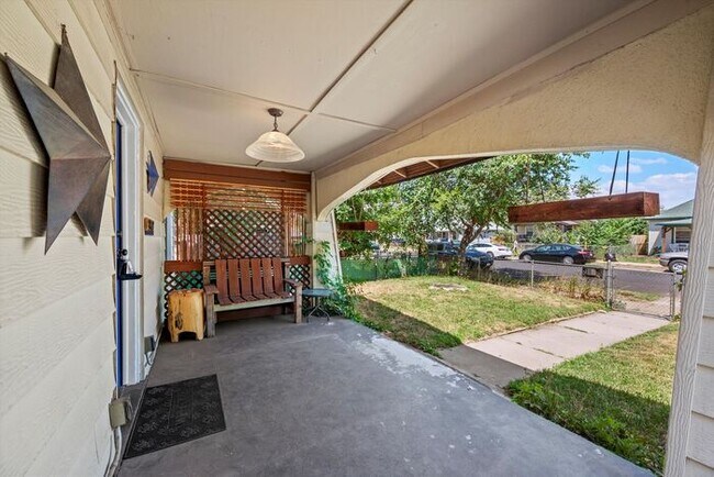 Photo - Perfect 4bd located in the Heart of Englewood House
