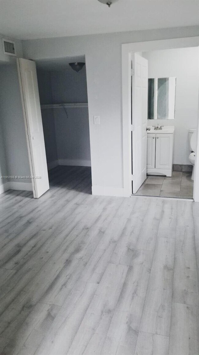 Foto del edificio - 1950 Rutland St