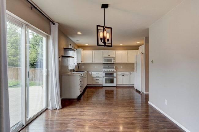 Building Photo - 4 Bedroom, 2.5 Bath Rental with Fireplace ...