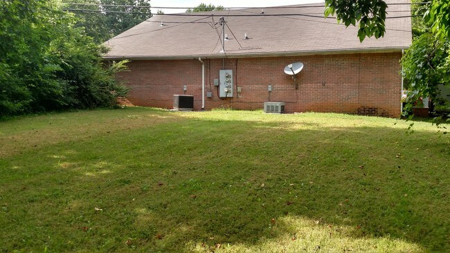 Building Photo - 176 Hadley Dr