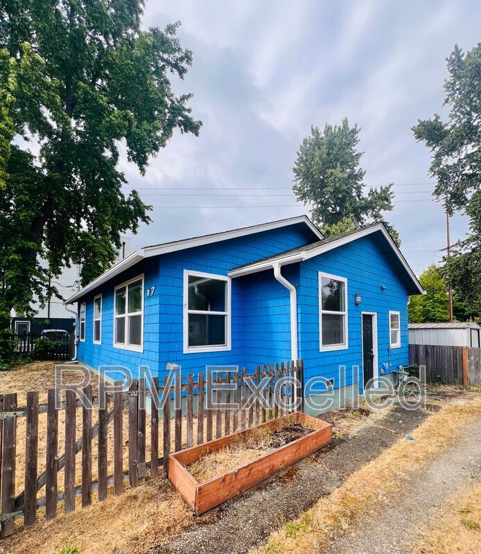 Primary Photo - 7 Clark Pl S