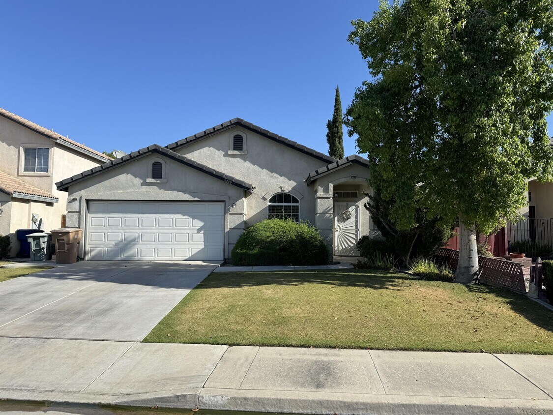 Primary Photo - 9320 Lacroix Ct