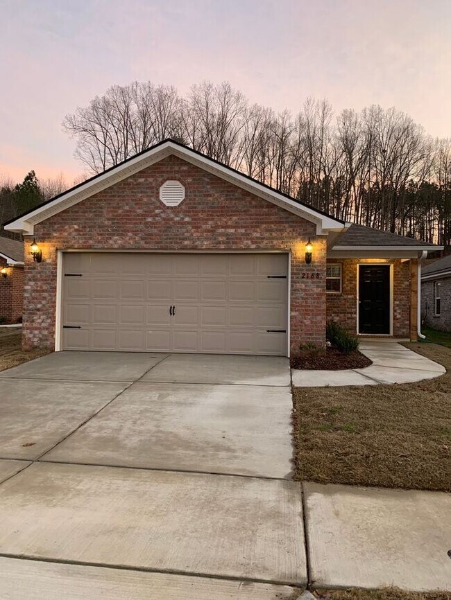 Building Photo - New Three Bedroom | Two Bathroom Home in K...