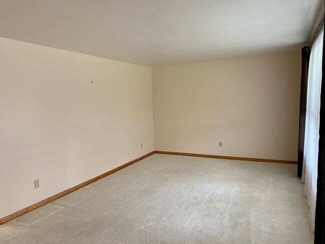 Building Photo - 217 Fairview St