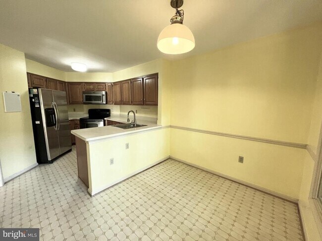 Building Photo - 2134 Kings Garden Way