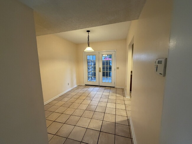 Building Photo - Townhouse for Rent