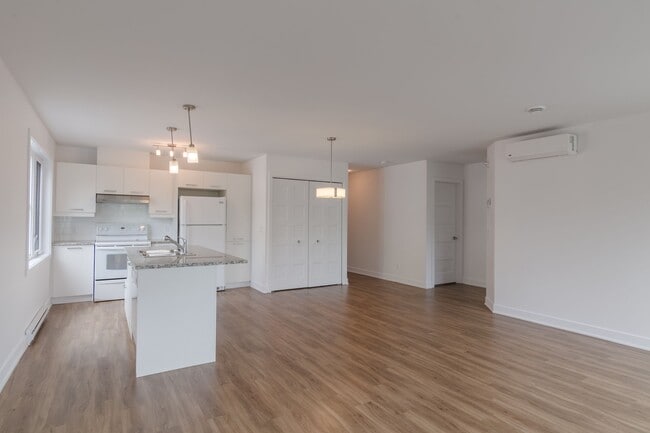 Photo du bâtiment - 1800 Rue Victoria