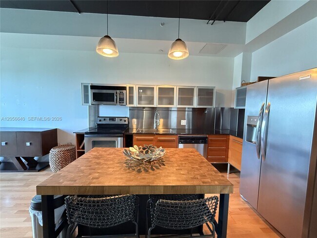 Foto del edificio - 10 SW South River Dr