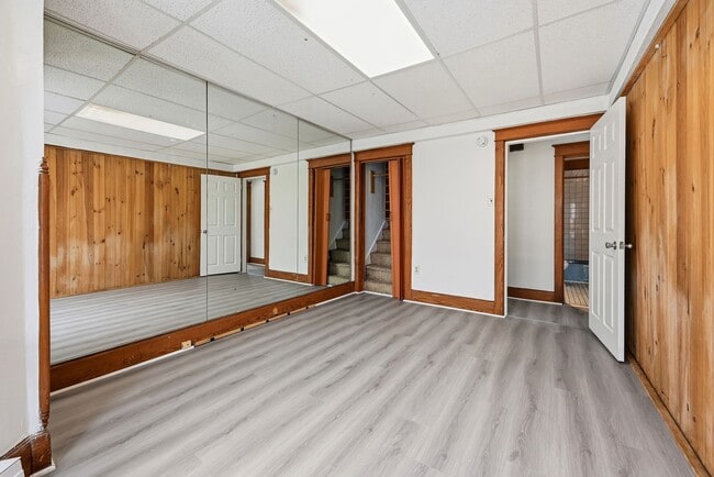 Building Photo - 348 N 6th St