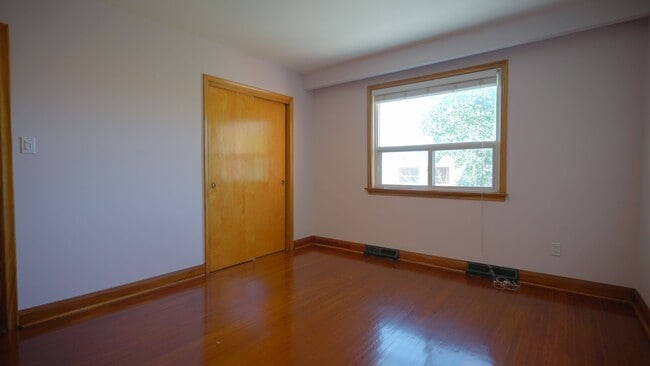 Building Photo - 94 Glenhaven St