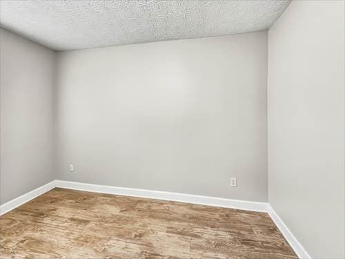 Building Photo - 2052 Bay Ct