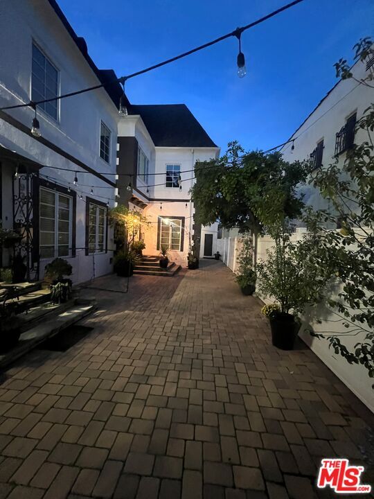 Foto del edificio - 9373 W Olympic Blvd