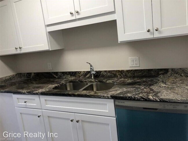 Building Photo - 1 br, 1 bath House - 5325 Summerlin Rd. #2513