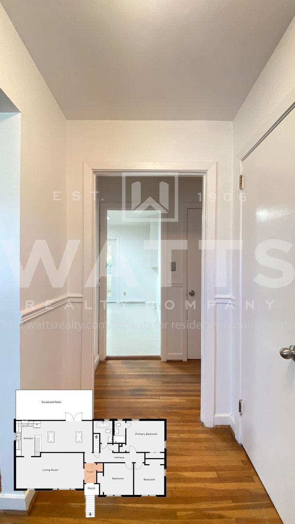 Foto del edificio - 3 Bedroom Rancher in Forest Park