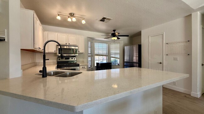 Building Photo - 3961 W Saragosa St