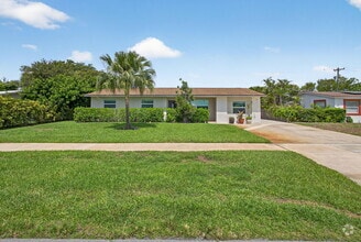 Building Photo - 704 Juniper Dr