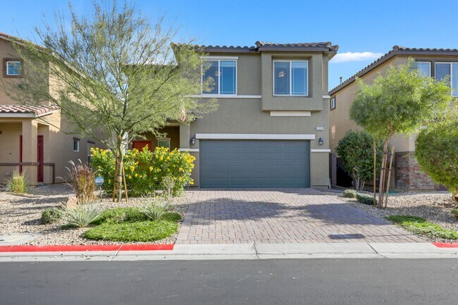 Building Photo - Gorgeous 4 bedroom