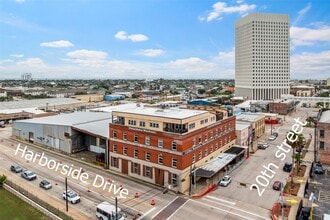 Building Photo - 1927 Harborside Dr