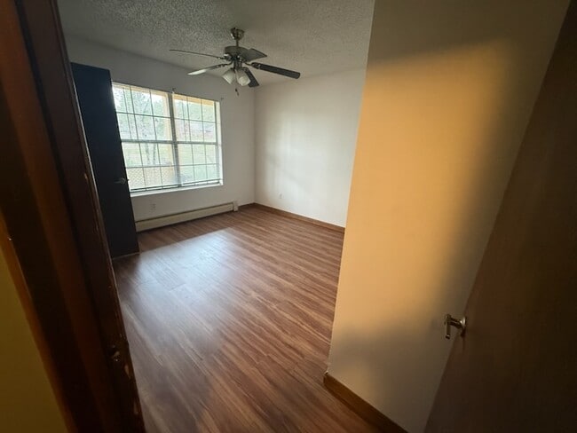 Master bedroom with walking closet - 198 Aspenglow Blvd