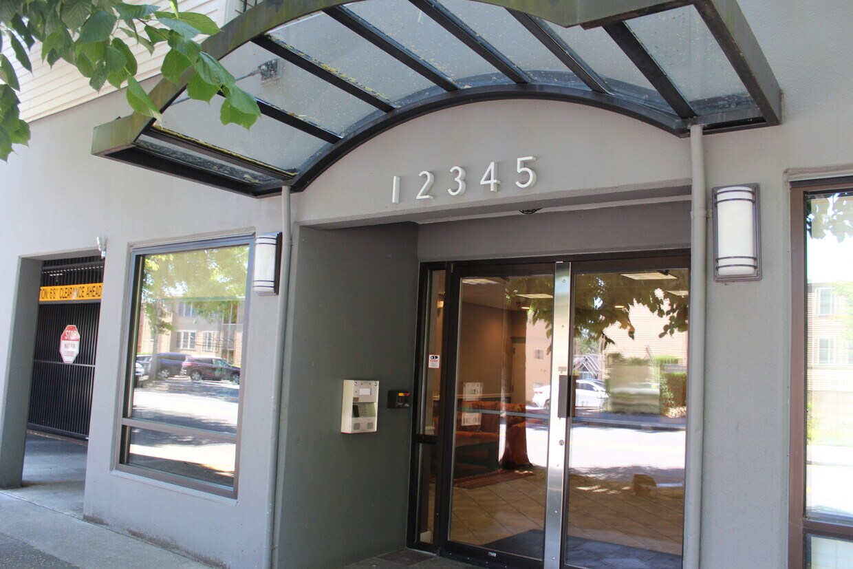 Primary Photo - 12345 Roosevelt Way NE