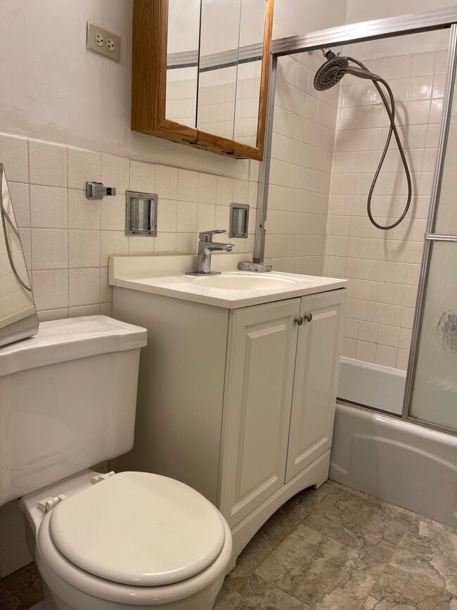 Bathroom - 4939 S Dorchester Ave