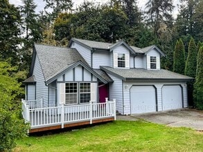 Building Photo - 1081 NE Shadybrook Ct