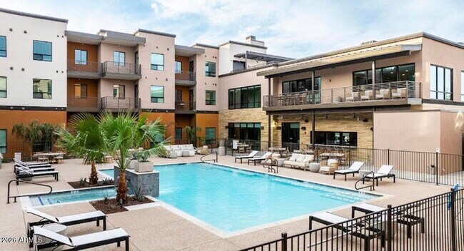 Foto del edificio - 9449 N 90th St