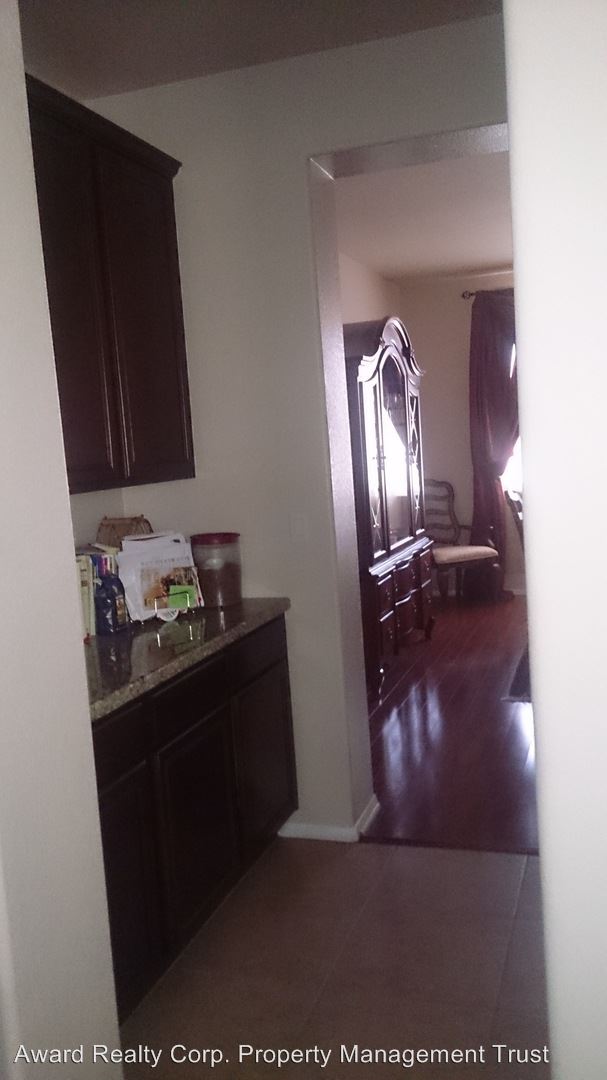 Foto del edificio - 8024 Redbud Vine St
