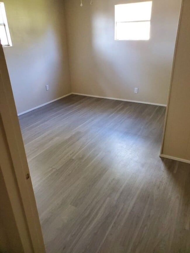 Building Photo - Manufactured Home