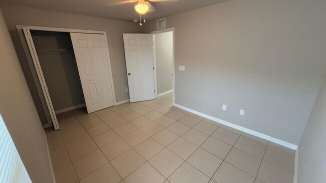 Foto del edificio - 1619-1621 SW 33rd St- Duplex