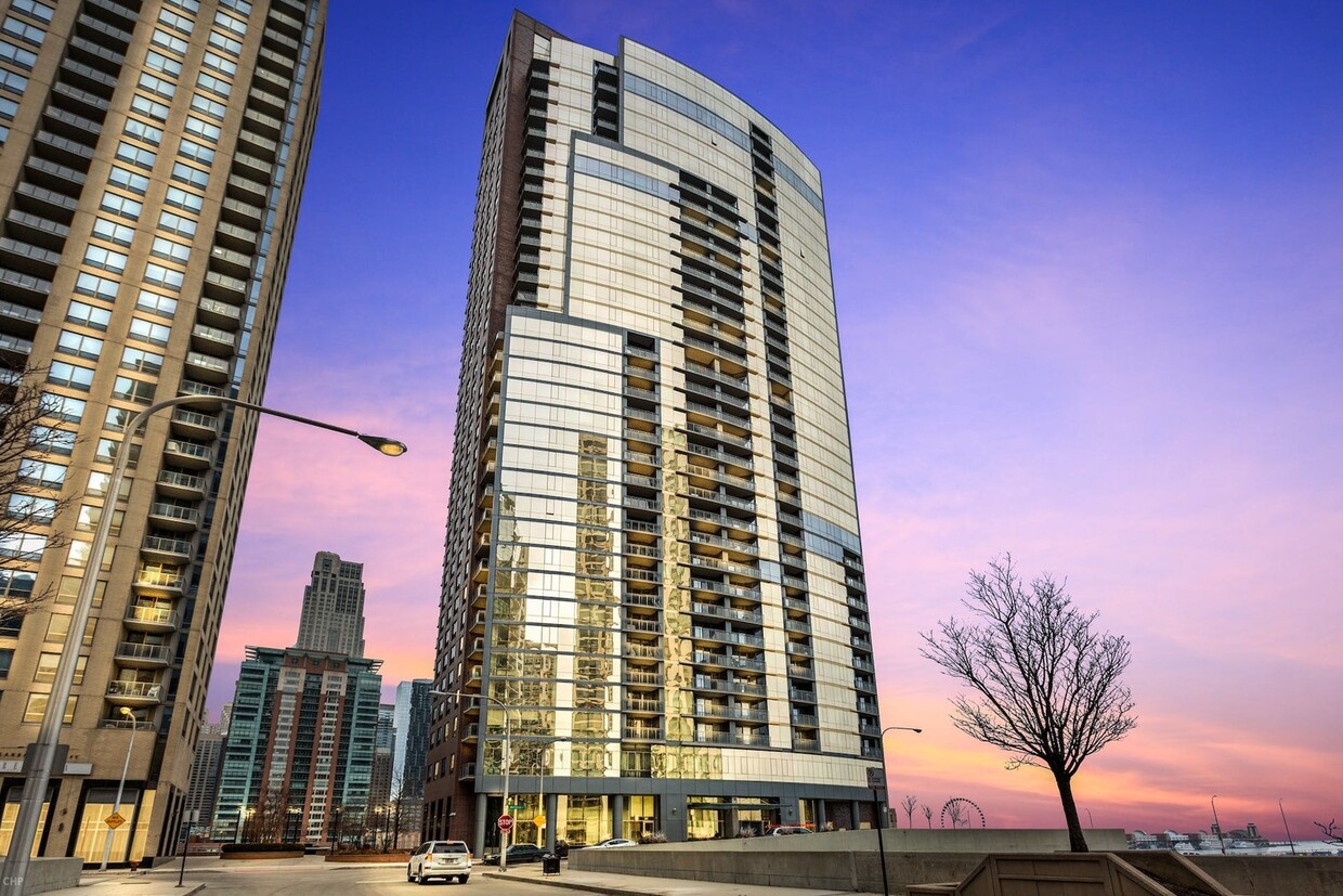 Foto principal - 450 E Waterside Dr